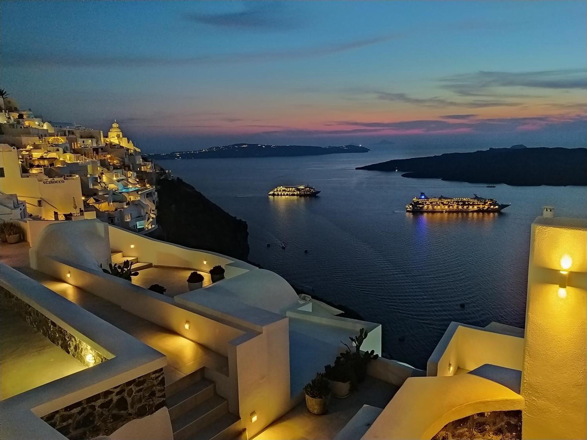 Akron Cliff Suite Fira  Ngoại thất bức ảnh