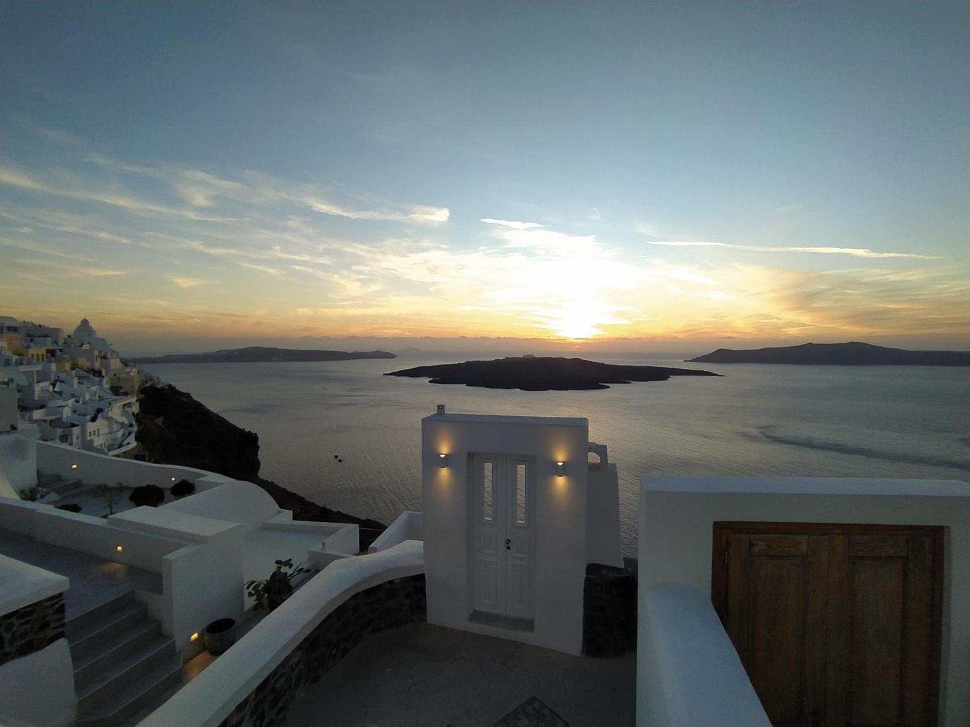 Akron Cliff Suite Fira  Ngoại thất bức ảnh