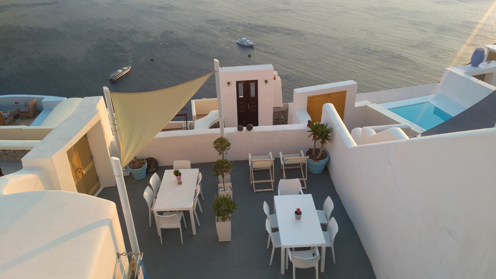 Akron Cliff Suite Fira  Ngoại thất bức ảnh